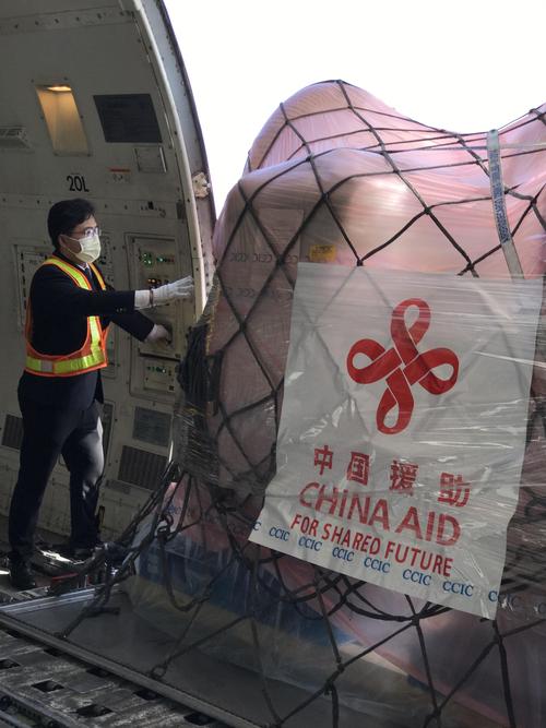中国政府向巴基斯坦提供的首批抗洪救灾紧急物资启运