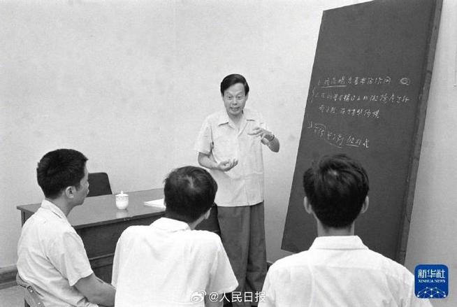 人民日报:“归根居”前忆先生,杨振宁心系家国