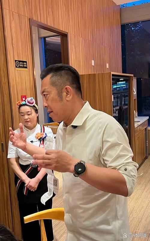 贾国龙谈犯错：第一个错是选择正面硬刚 第二个错是开放厨房